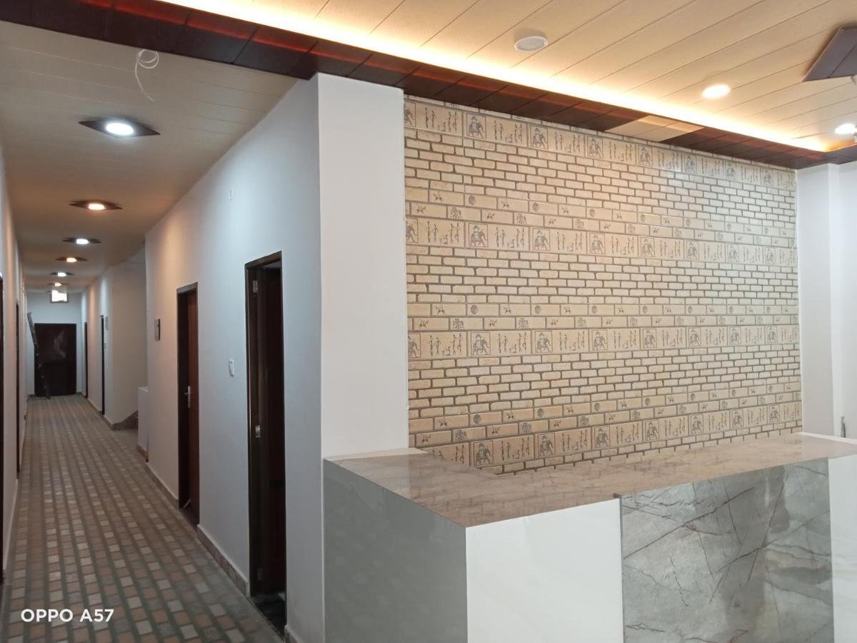 5 Petals Hotel Varanasi Exterior photo
