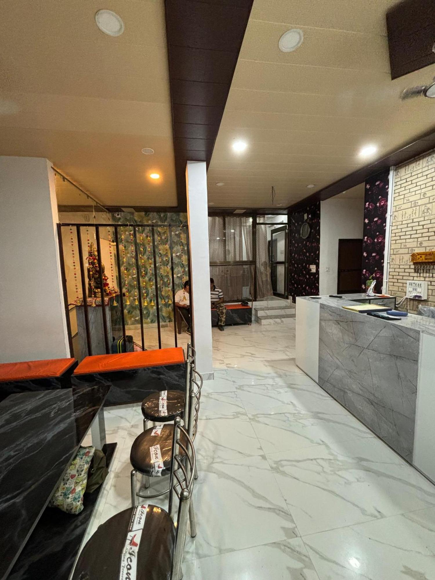 5 Petals Hotel Varanasi Exterior photo