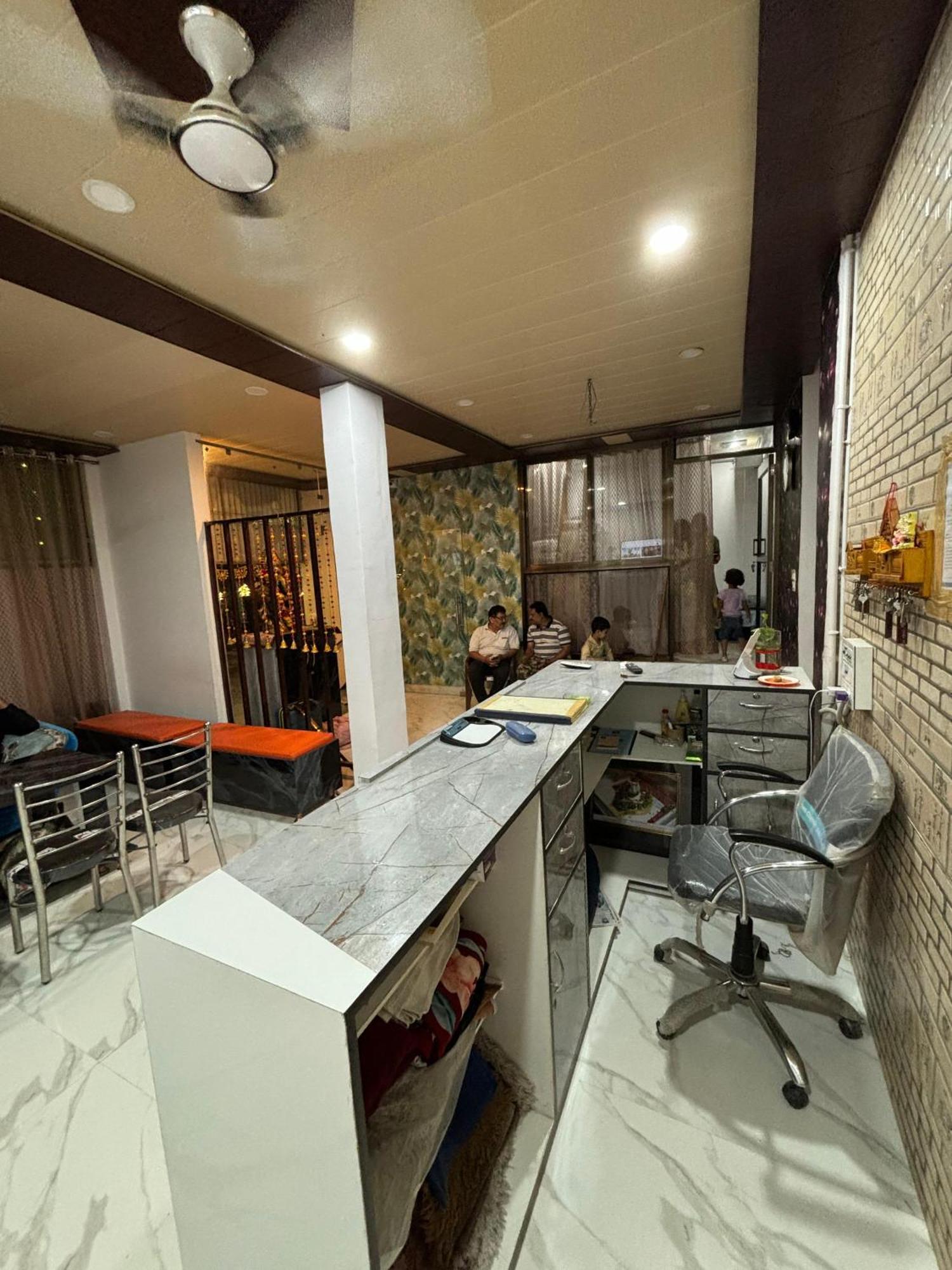 5 Petals Hotel Varanasi Exterior photo